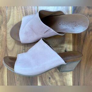 Bueno Women's Soft Pink Open Toed Mules